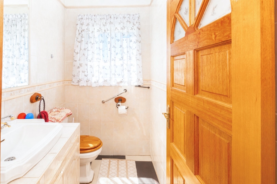 5 Bedroom Property for Sale in Caribbean Beach Club North West